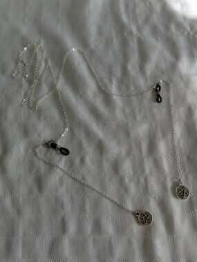Handmade glasses chain with pentagram pendants